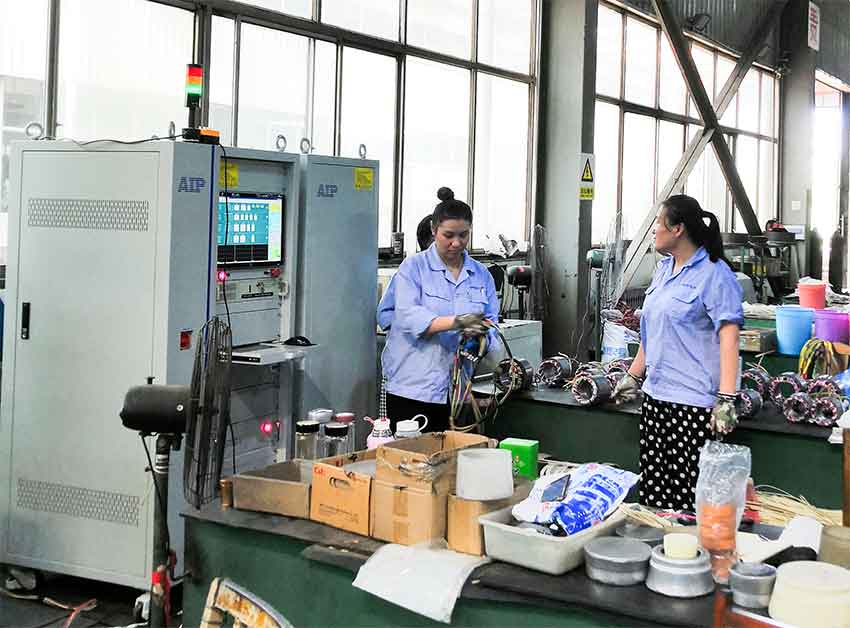三相電機(jī)定子測試現(xiàn)場